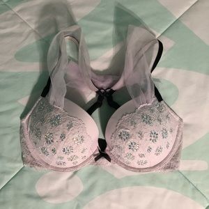 Victoria’s Secret Fashion Show jeweled bra